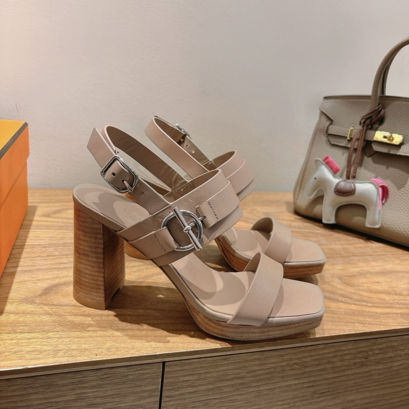 H**me5 sandals